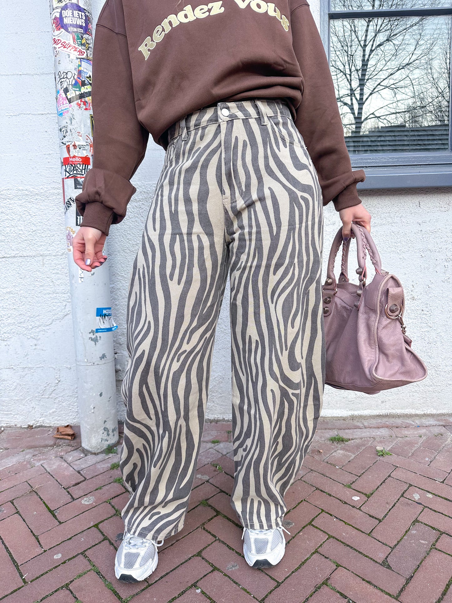 Barrel Jeans mit Tigerprint