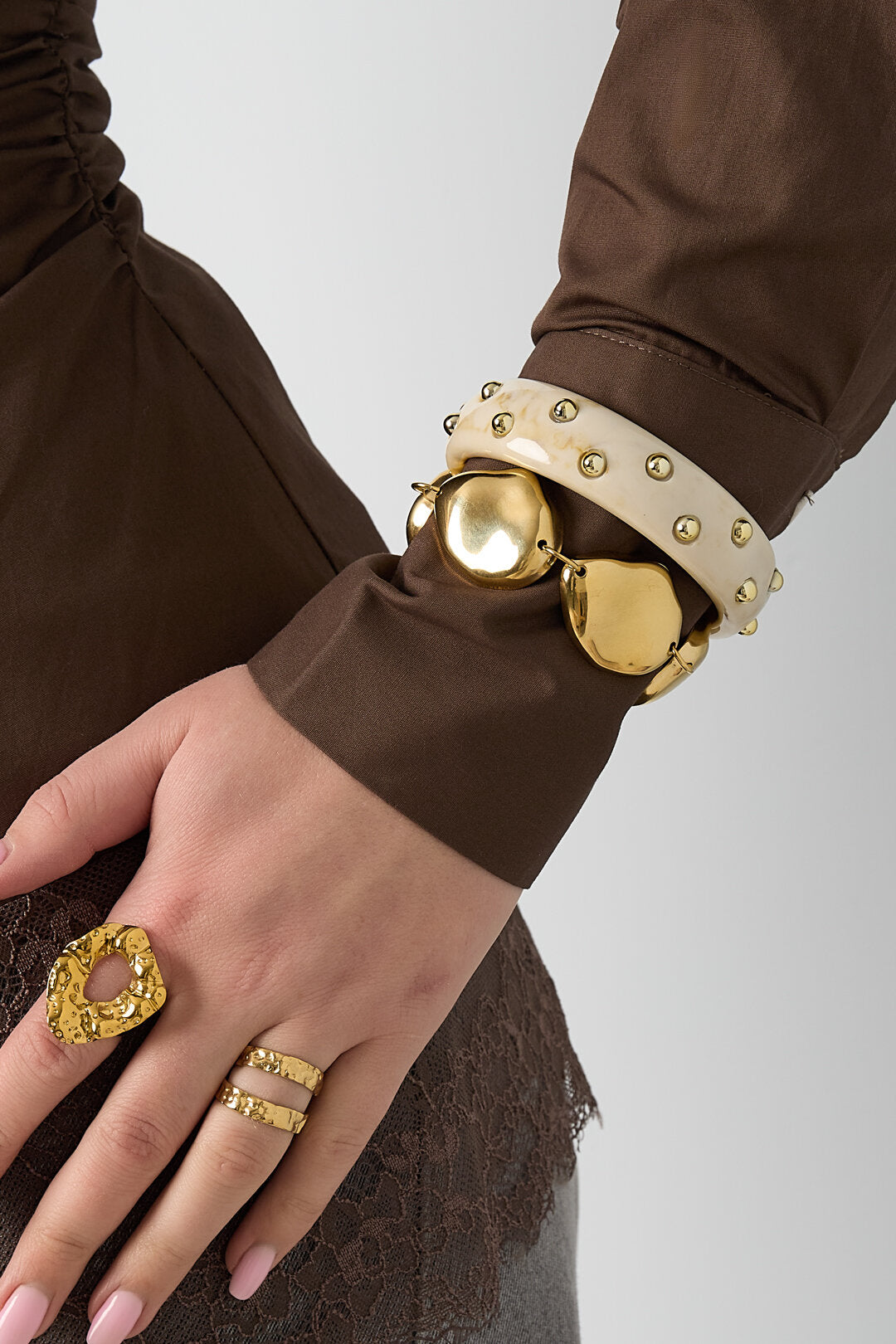Every teardrop is a waterfall armband met asymmetrical beads