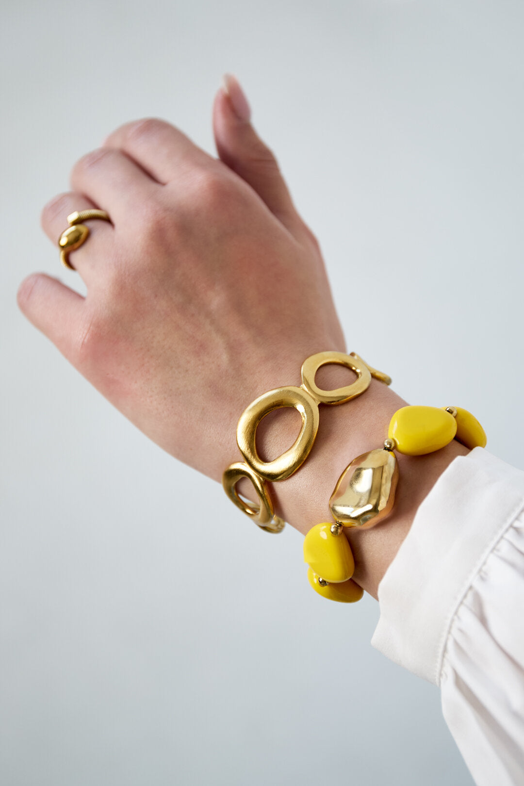Eurosummer bracelet with organically shaped statement beads yellow