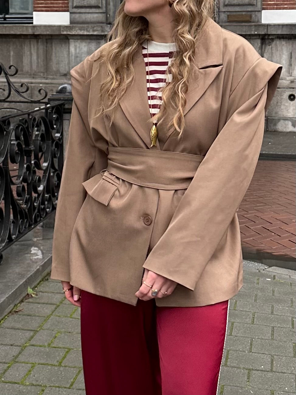 Isabella Blazer mit Gürtel Beige