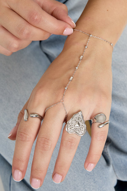 Love me hand chain armband silver