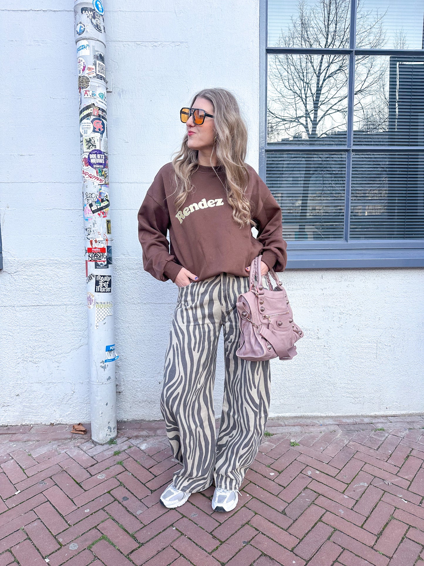 Barrel Jeans mit Tigerprint