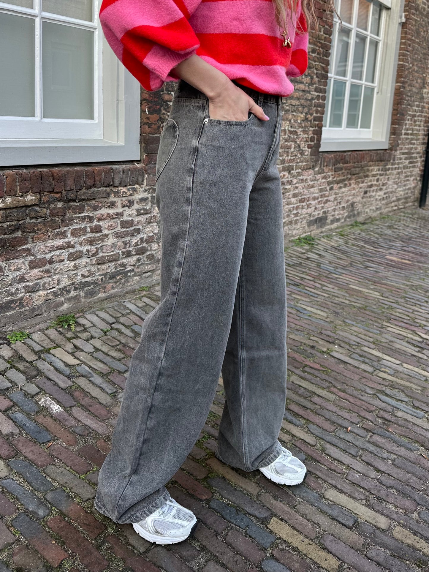 Amour Straight Leg Jeans mit Herzen Grau