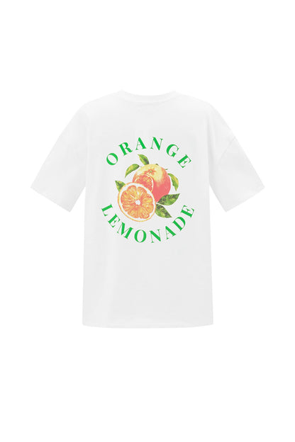 Orangefarbenes T-Shirt weiß