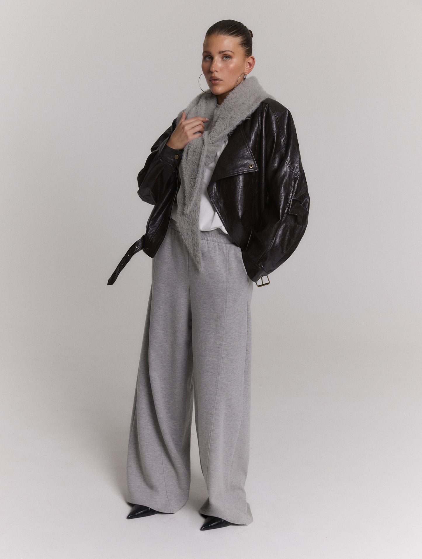 Refined Department Saar triangle scarf grey