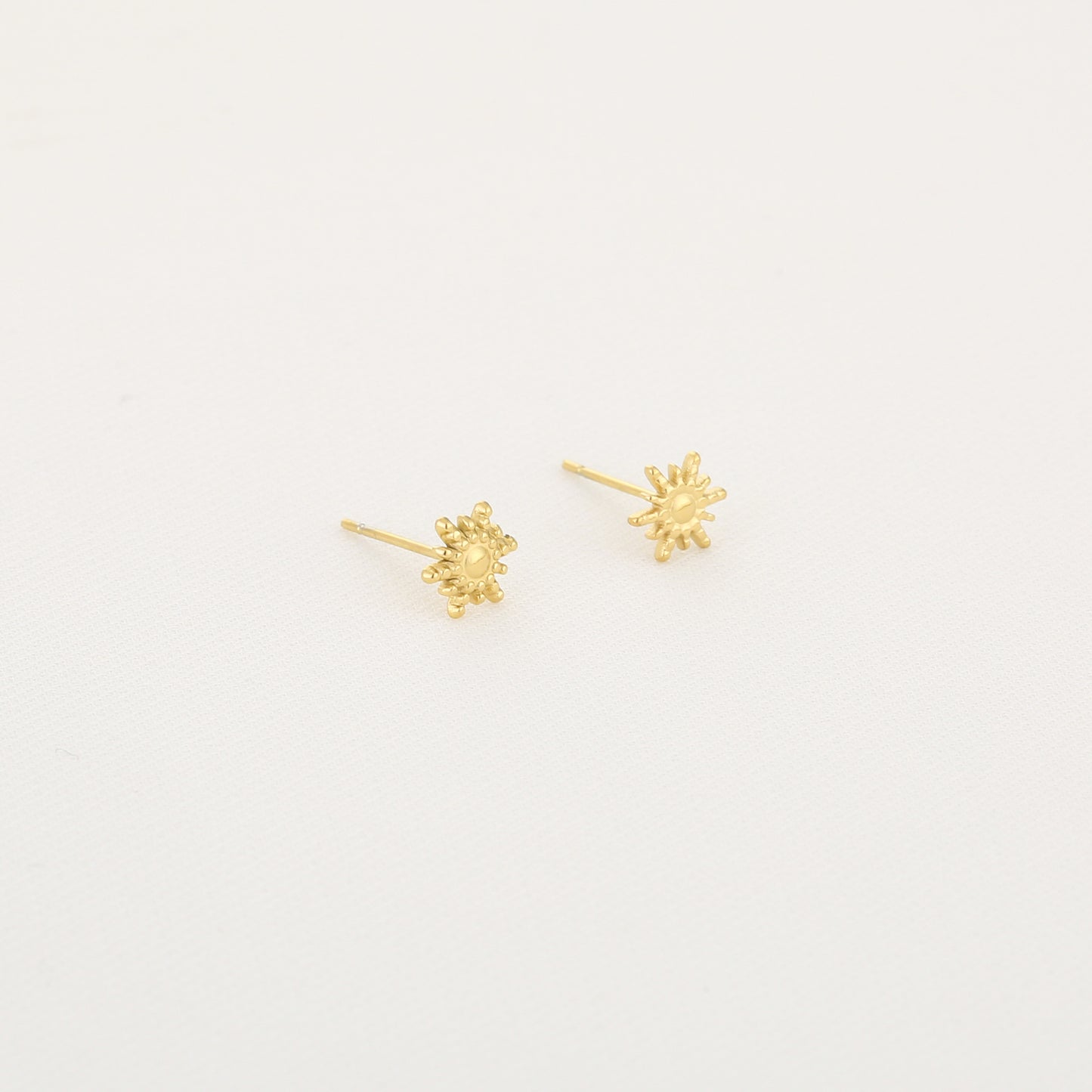 Sol-Ohrstecker aus Gold