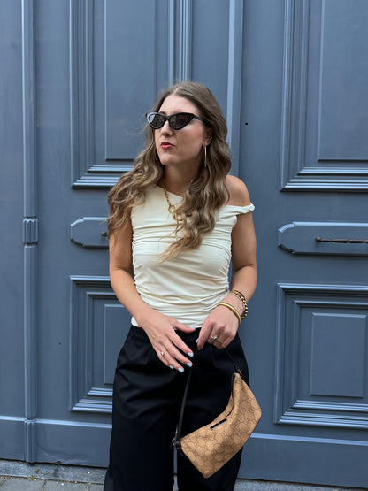 Yente basic off shoulder top wit
